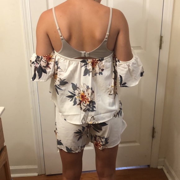 Off the shoulder romper - Picture 2 of 4
